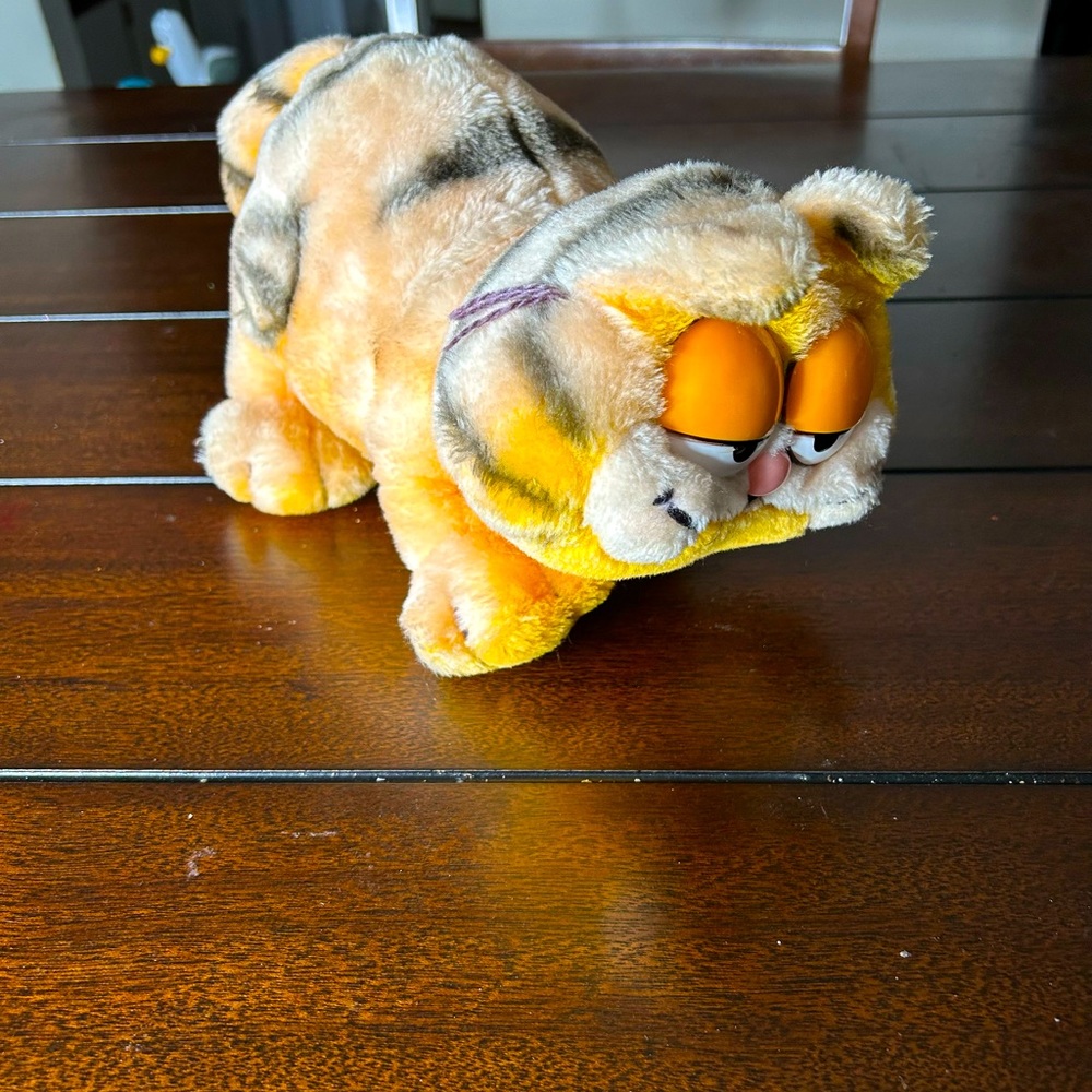 Garfield Stuff Plush Toy Vintage 1981
Fun Farm Standing on all Fours Cat
10"